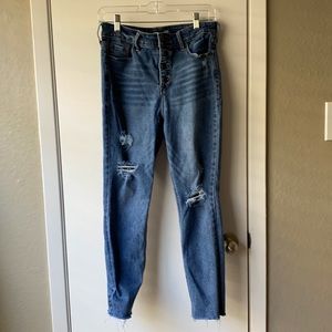 Size 8 Old Navy Rockstar  super skinny high rise with secret slim pockets jeans